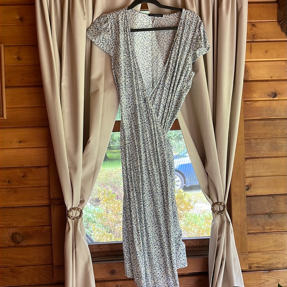 Gently Used/Like New Brandy Melville Midi Floral Wrap Dress